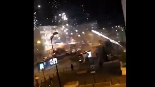 40 de persoane au atacat cu artificii pe post de mortiere o secție de poliție dintr-o suburbie a Parisului/ Primar: Nu am fost departe de un dezastru