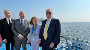 Ambasadoarea Statelor Unite în România a fost în vizită în Portul Constanța / Discuții despre rolul Portului Constanţa în dezvoltarea relaţiilor de colaborare româno-americane