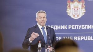 Alegeri în Austria: Partidul de extremă dreapta FPO conduce în sondaje, dar partidul cancelarului Nehammer a urcat constant în sondaje. Rezultatul alegerilor e important pentru România, care așteaptă ridicarea veto-ului pe Schengen terestru