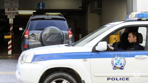 Poliția elenă a confiscat mai multe arme de foc și explozibili descoperite întâmplător într-un depozit clandestin din centrul Atenei
