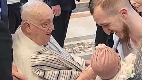 Papa Francisc a coborât în Piața Sfântul Petru după slujba de Florii