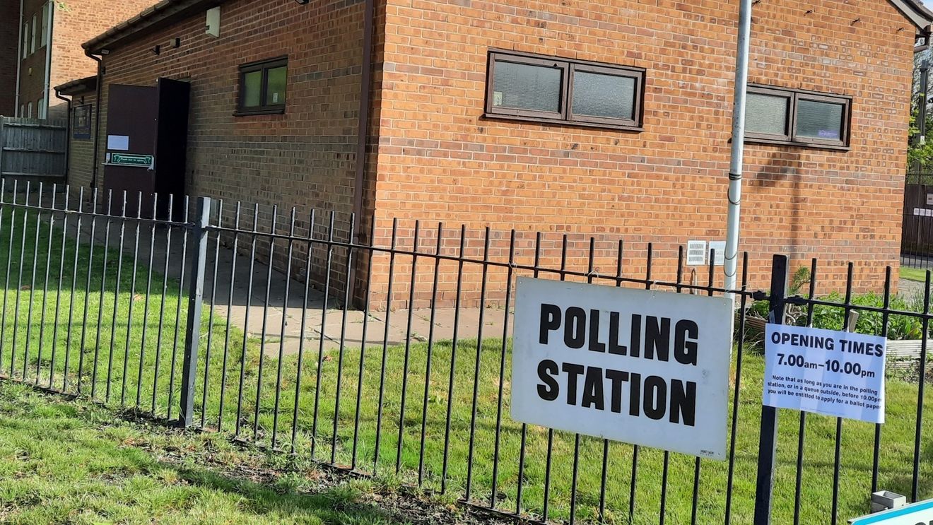 Alegeri locale în Marea Britanie: este așteptat un vot sancțiune împotriva Partidului Conservator al premierului Boris Johnson. Alegeri pentru Adunarea Legislativă din Irlanda de Nord: separatiștii de la Sinn Fein sunt favoriți