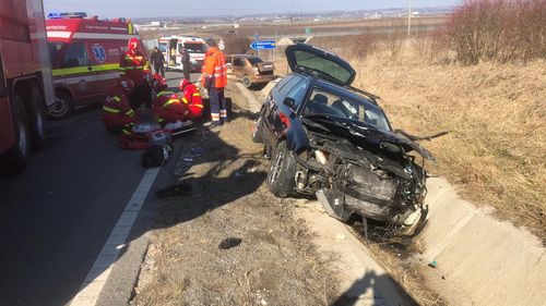 O persoană a decedat şi alte două au fost rănite în urma unui accident rutier care a avut loc la ieşirea din Turda spre Alba