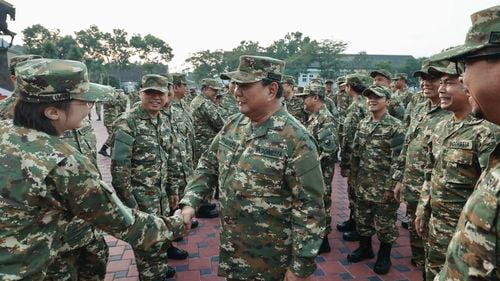 Noul preşedinte al Indoneziei i-a convocat pe membrii noului guvern la o sesiune de instrucţie militară