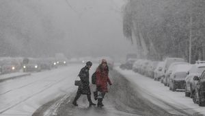 Nicușor Dan: În prima zi de ninsoare din acest sezon, în Capitală nu au fost probleme majore în trafic. După-amiaza s-a circulat rău pentru că vizibilitatea nu este bună