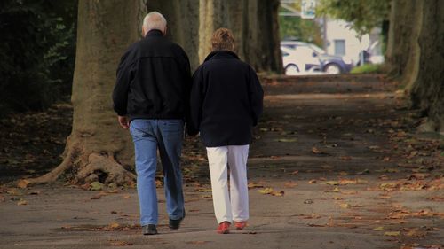 Câți pași sunt suficienți pentru a îmbunătăți sănătatea cardiacă a persoanelor în vârstă? Sub 10.000, arată un nou studiu