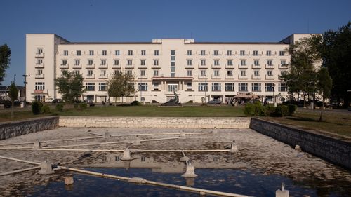 Hotel Rex, monument istoric din Mamaia, scos la licitație pentru a treia oară
