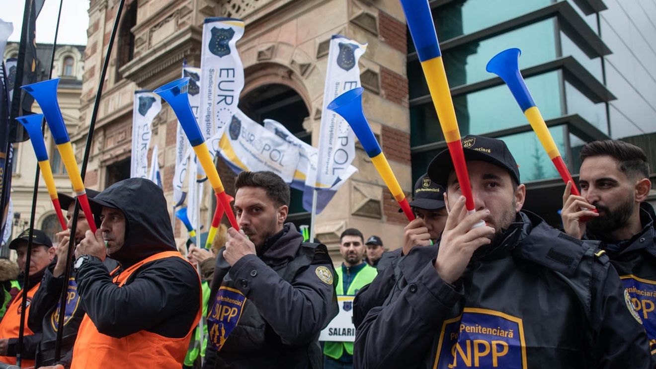 Sindicaliștii din poliție i-au cerut ministrului Bode intrarea în grila de salarizarea cu data de 1 iunie, acordarea normei de hrană actualizate și scoaterea pensiilor militare din PNRR: Asteptam cu interes emiterea OUG de care depinde renunțarea la mișcările de protest