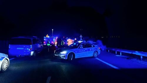 Patru morţi şi 12 răniţi într-un accident major la ieșirea de pe o autostradă din Polonia în care au fost implicate peste 20 de autovehicule