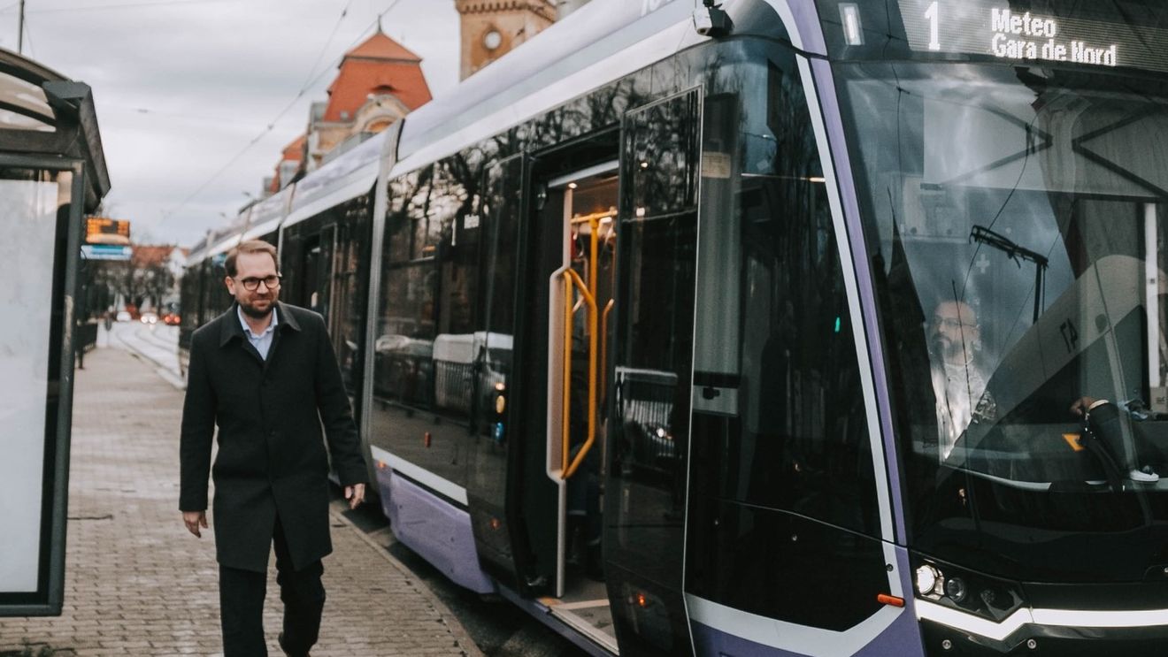 Dominic Fritz anunţă restructurarea Societăţii de Transport Public din Timișoara, care va include şi concedierea unor angajaţi din sectorul administrativ / În acelaşi timp, STPT va avea o creştere pe partea operativă, adică şoferi, vatmani