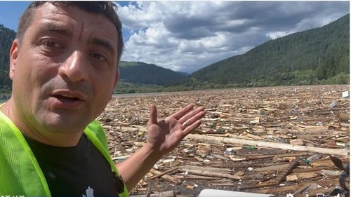 VIDEO George Simion cere donații în contul partidului extremist AUR după inundațiile din Suceava / Simion le cere oamenilor ”obligatoriu” CNP și numărul de telefon dacă vor să doneze și să fie ”neapărat cetățeni români”