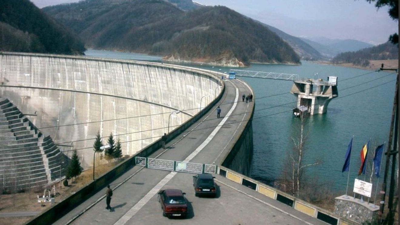 O galerie de acces a Barajului Paltinu a fost obturată / Prefectura Prahova a convocat Comitetul Județean pentru Situații de Urgență