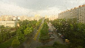 Apele pluviale în orașele din România, între urbanizare și schimbări climatice: inundațiile prevenite prin soluții verzi / Apa de ploaie, privită ca o resursă valoroasă, nu ca un deșeu