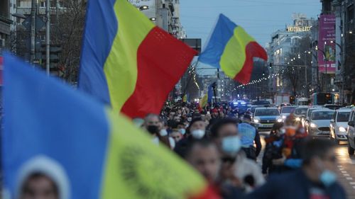 SONDAJ INSCOP Peste 60% dintre români preferă valorile tradiționale în locul drepturilor și libertăților moderne / Peste două treimi din populație ar vota un partid naționalist, care promovează valorile religioase și susține familia tradițională