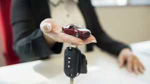 EXCLUSIV TechRider: Declinul puternic al pieței auto a lovit mai dur persoanele fizice decât firmele / APIA explică ce factori influențează decizia de cumpărare