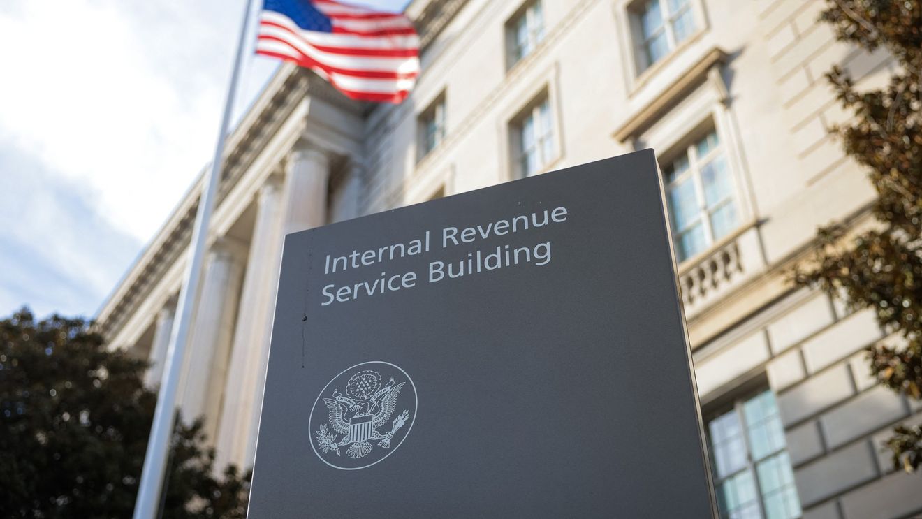 Fiscul american intenţionează să disponibilizeze jumătate dintre cei 90.000 de angajaţi