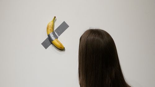 O banană dintr-o operă celebră, evaluată la milioane de dolari, furată de la un muzeu francez