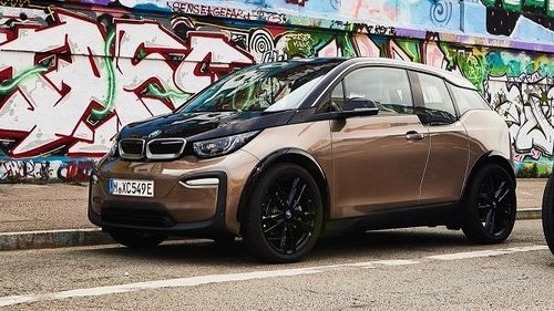 BMW anunță că ar putea majora preţurile la unele modele din cauza costurilor mai ridicate de producere a mașinilor electrice