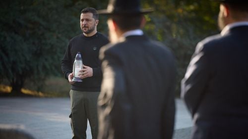 Volodimir Zelenski a anunţat eliberarea şi întoarcerea în Ucraina a zece civili reţinuţi de Rusia şi Belarus