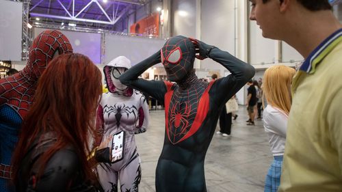 GALERIE FOTO Cum a arătat prima zi de East European Comic Con, festivalul pasionaţilor de benzi desenate / Primul imprint de manga în limba română