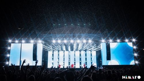 Kiss FM acuză Jandarmeria Constanța că a intervenit violent în timpul unui concert de la Festivalul Kimaro / Hrubaru: ”Dacă ați rămas cu sindromul 10 August, căutați-vă la specialiști!” / Jandarmeria spune că artistul depășișe programul avizat de primărie, dar neagă intervenția în forță