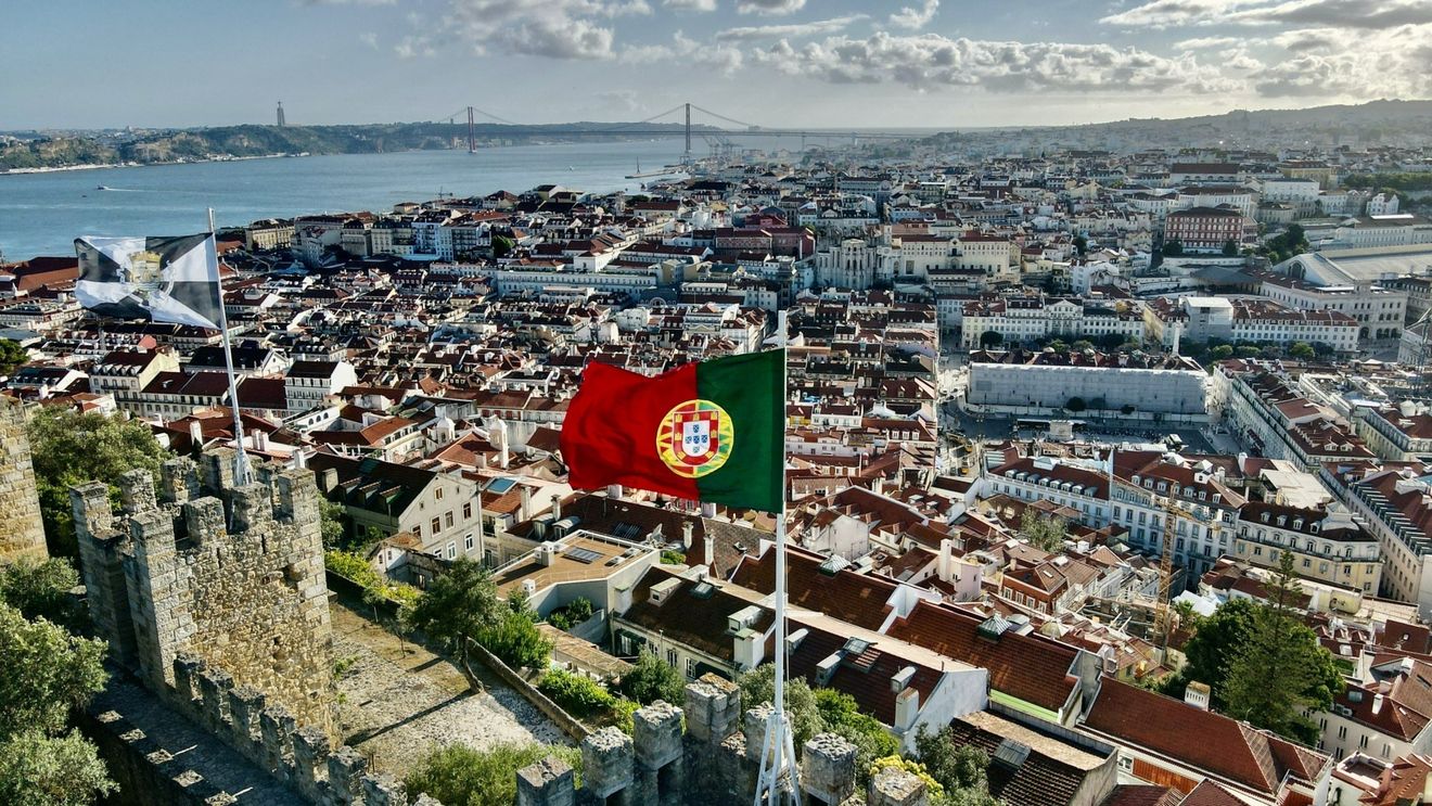 Arestări şi confiscări de arme la destructurarea unei celule teroriste de extremă dreapta în Portugalia