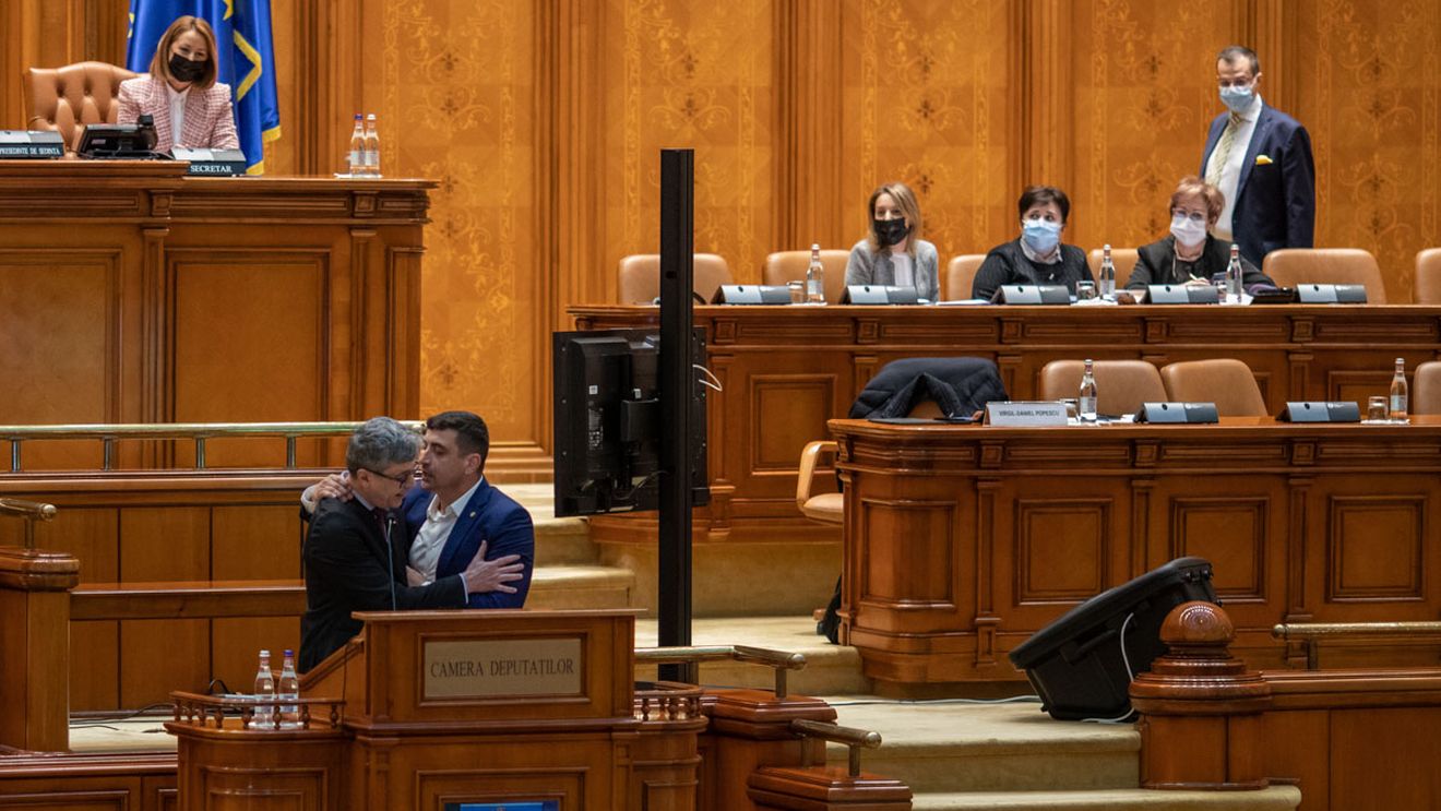 Reacția deputatului minorității germane, Ovidiu Ganț, după ce Simion l-a bruscat pe Virgil Popescu: ”Am auzit o serie lungă de insulte, mizerii, dar nu am vazut o asemenea reacţie niciodată”