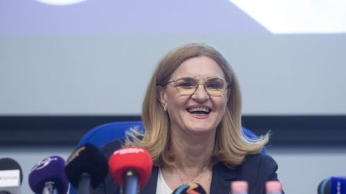 Elisabeta Lipă, reacție după ce Eduard Novak a dezvăluit premierea cu peste 160 de mii de euro a contabilei de la Federația de Canotaj:  „Banii sunt pentru 60 de persoane” / Președintele Federației: Ei împart banii numai dacă vor