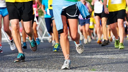 SONDAJ: Fie că alergi sau nu, evenimentele sportive de masă te influențează / Sunt bune maratoanele urbane? Participi la curse de alergare? Ce beneficii aduc acestea orașului tău? / Spune-ți părerea