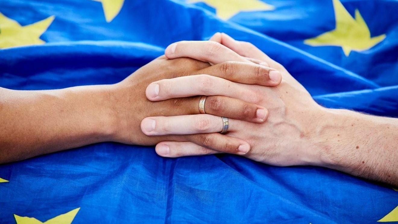 Un cuplu de olandezi a aniversat 20 de ani de la primele căsătorii între persoane de acelaşi sex / Comisia Europeană: Deși s-au înregistrat progrese în ultimii ani în direcția egalității LGBTIQ, mai sunt multe de făcut
