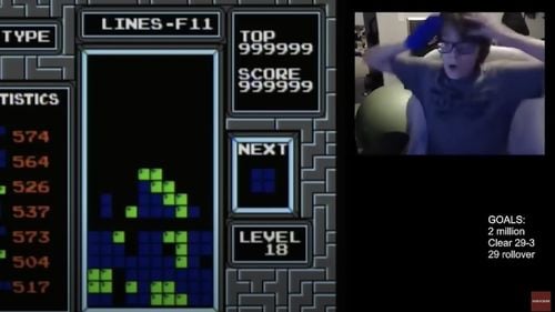 VIDEO Un băiat de 13 ani devine primul jucător care a învins Tetris / Este cel mai bine vândut joc video din toate timpurile, cu 520 de milioane de copii vândute