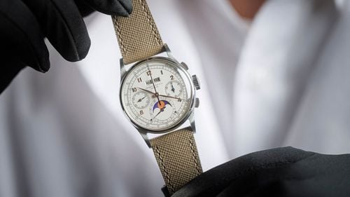 Un ceas rar Patek Philippe se vinde cu 17,6 milioane de dolari
