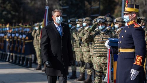 Ce mesaje au transmis politicienii de Mica Unire: Iohannis și Ciucă, înconjurați de militari la festivități fără public/ Barna, Cioloș și Ciolacu au transmis mesaje pe Facebook/ Simion a ținut agenda televiziunilor cu băile de mulțime din Iași