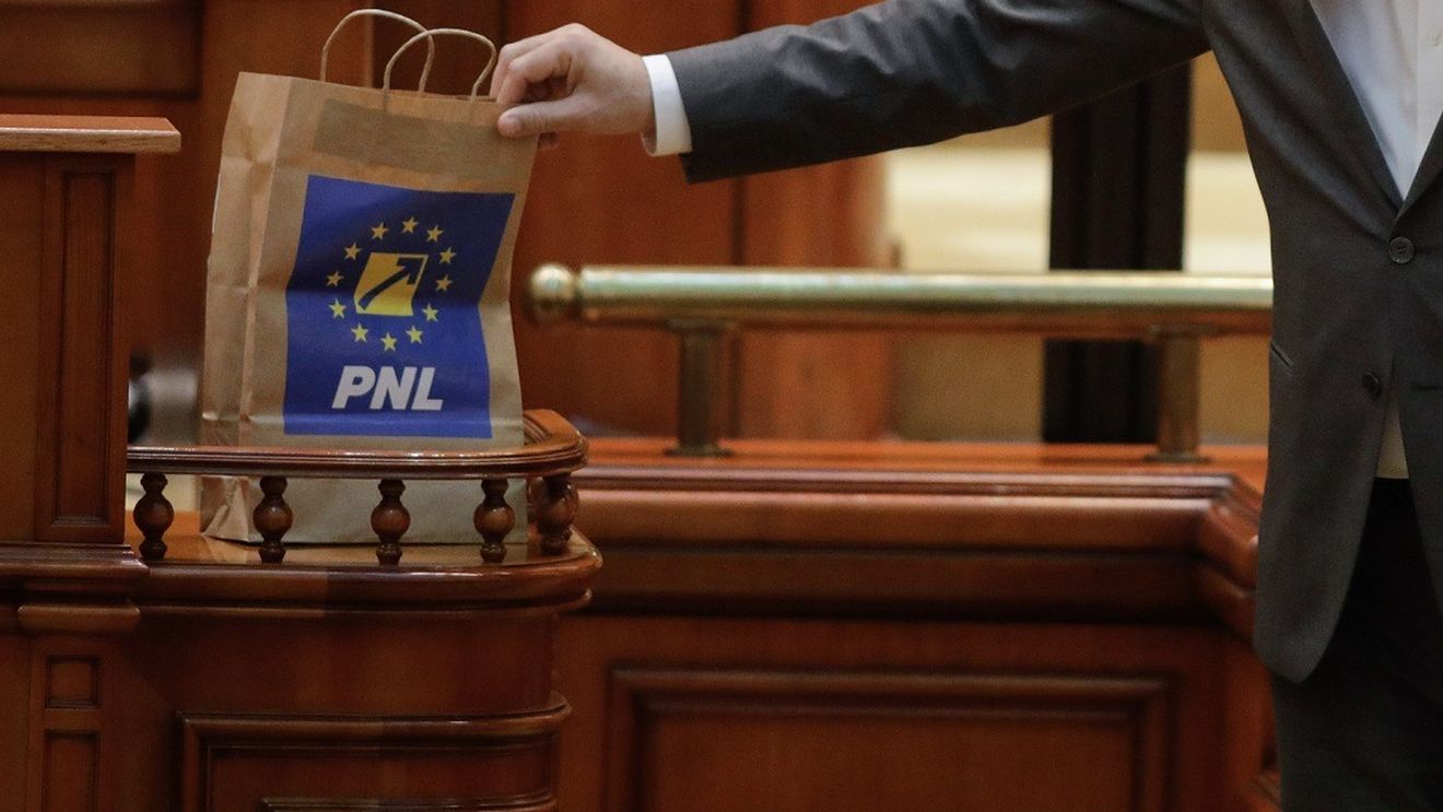 EXCLUSIV 16 consilieri de parlamentari și secretari de stat PNL au aterizat prin metoda detașării la Apele Române. Cum au fentat liberalii angajarea prin concurs pentru a-și plasa clientela în posturi călduțe la stat