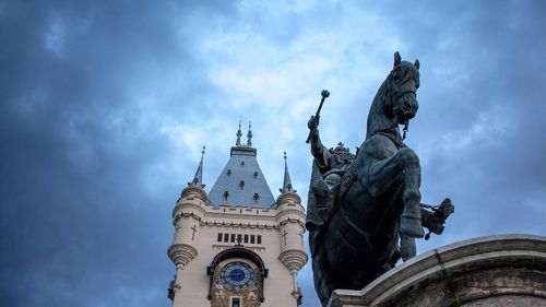 În municipiul Iași sunt 63 de blocuri în clasa de risc seismic I / Primarul propune schimbarea legii: dacă un investitor imobiliar consolidează un bloc afectat de seism, să i se permită să construiască și alte locuințe prin aprobarea unui plan urbanistic zonal