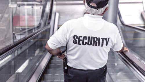 Un agent de securitate de la CEC Bank Nicolina Iaşi a fost arestat preventiv după ce a furat dintr-un bancomat 68.650 de lei şi 9.750 de euro