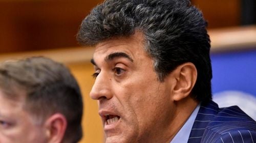 Numire-cheie pentru marile licitații de armament: Dăncilă l-a instalat pe fostul europarlamentar Doru Frunzulică secretar de stat în Ministerul Apărării