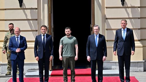 Ziua 113 de război. Macron, Scholz, Draghi și Iohannis, discuții cu Zelenski la Kiev / Liderul separatist din Donețk vrea un „referendum” pentru aderarea la Rusia / Ministrul ucrainean al Apărării: Noile armele americane vor ajuta Ucraina să recupereze teritoriile ocupate de Rusia, inclusiv Crimeea