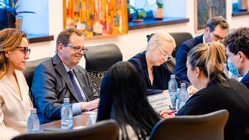 Nicuşor Dan: Am prezentat reprezentanţilor BEI interesul special al PMB pentru proiectele dedicate transportului verde, precum trenul metropolitan, modernizarea liniilor de tramvai şi semaforizarea inteligentă