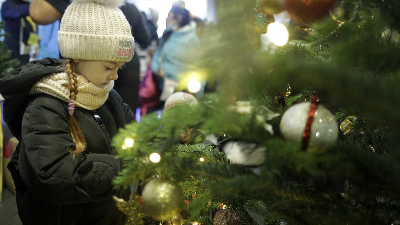 Ucrainenii se pregătesc pentru primul Crăciun sărbătorit în 25 decembrie