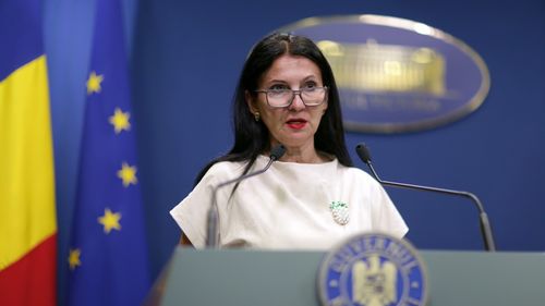 UPDATE Sorina Pintea va fi dusă la Tribunalul București după ora 14:00, cu propunere de arestare/ Fostul ministru al Sănătății a fost reținut de DNA pentru că ar fi încasat două tranșe de bani, care reprezentau 7% din valoarea unui contract