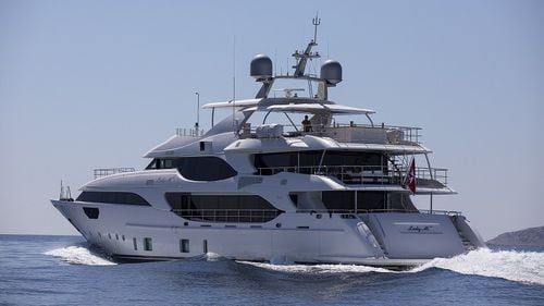 Franţa a blocat active ale oligarhilor ruşi în valoare de aproape 850 de milioane de euro: iahturi, apartamente, conturi bancare