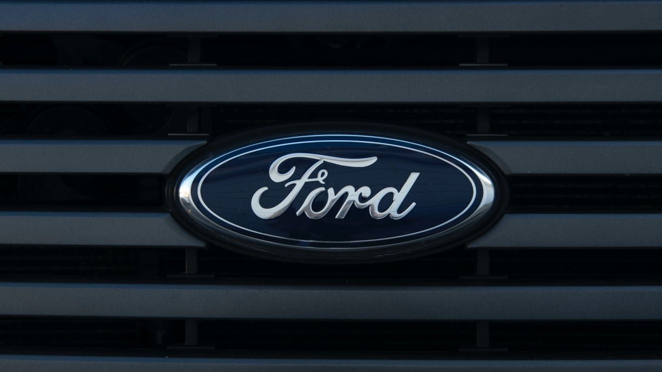 Ford, în premieră cu o valoare de piață de peste 100 miliarde de dolari, depășește rivalul GM, dar rămâne mult în spatele Tesla