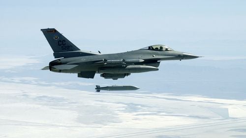 Biden anunță că SUA vor furniza Ucrainei arme cu rază lungă de acțiune, fără a menționa însă permisiunea de a le folosi în Rusia