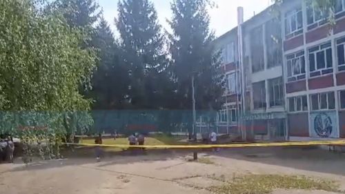 Trei morți într-un schimb de focuri la o școală din Bosnia