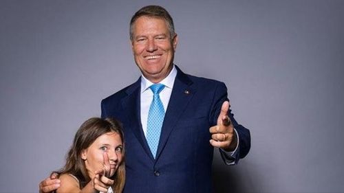 Tăriceanu îl acuză pe Iohannis că și-a făcut duminică fotografii pentru campania electorală la Palatul Cotroceni: ”În plină emoție națională provocată de tragedia de la Caracal, președintele Iohannis se pozează, râzând vesel, cu o adolescentă în brațe”