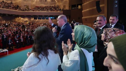 REPORTAJ Tineri anti-Erdogan, care aşteptau ”schimbarea”, se gândesc să emigreze: ”Îmi iubesc profund ţara, dar nu vreau să ajung ca femeile iraniene”