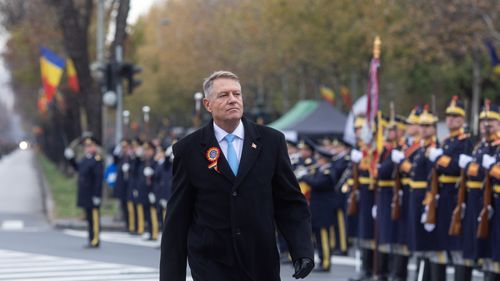 BREAKING Parlamentul începe, marţi la ora 10.00, procedura de suspendare a preşedintelui Klaus Iohannis, depusă de opoziţie / Președintele poate fi suspendat cu votul majorității parlamentarilor / În cel mult 30 de zile de la suspendare trebuie organizat referendum pentru demitere