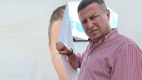 Fosta soție a primarului care și-a umilit fiica susține că fata nu a fost afectată de „acest incident de familie” și acuză o acțiune de denigrare în campania electorală