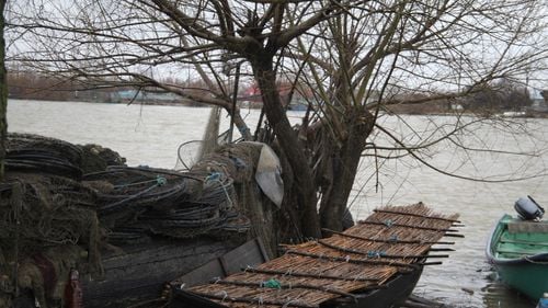 500 de metri de plase ilegale de pescuit confiscate în Delta Dunării de comisarii Gărzii de Mediu